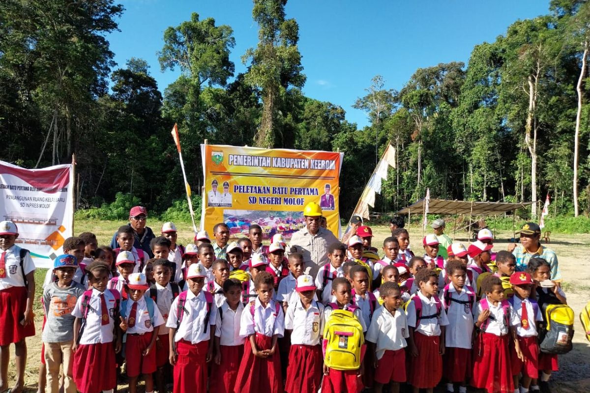 Bantuan pembangunan sekolah oleh Dinas Pendidikan Keerom 